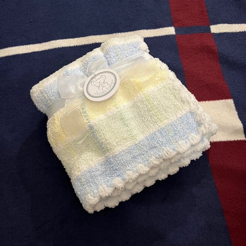 NWT Koala baby Cozy Baby Blanket blue green yellow fleece soft scalloped